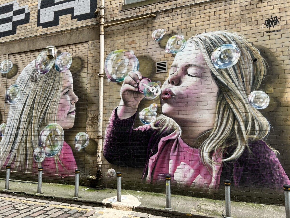 Blowing Bubbles Mural in Glasgow